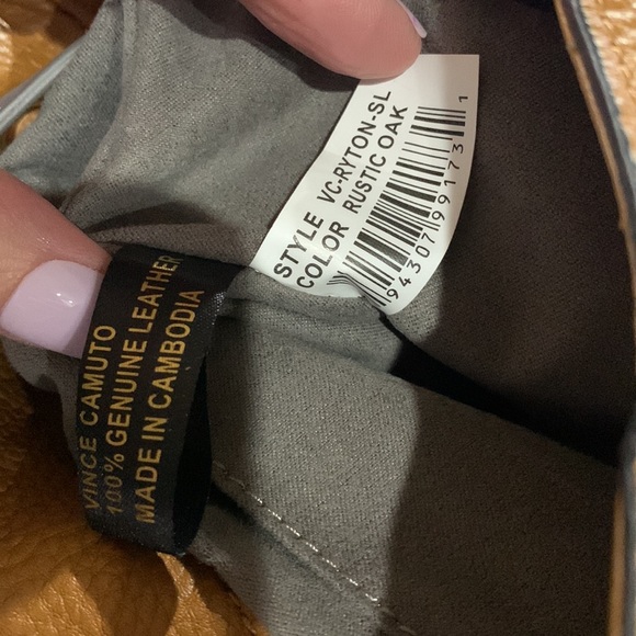 Vince Camuto leather shoulder bag (style VC-RYTON - SL) - Picture 11 of 12